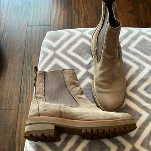 Timberland women’s courmayeur valley Chelsea fashion boots